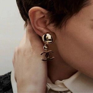 Chanel gold drop cc earring